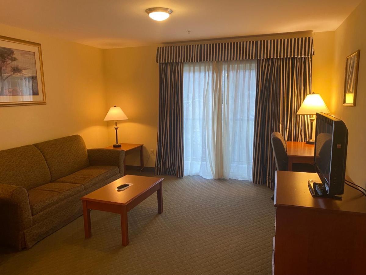 White River Inn & Suites Вайт-Рівер-Джанкшен Екстер'єр фото